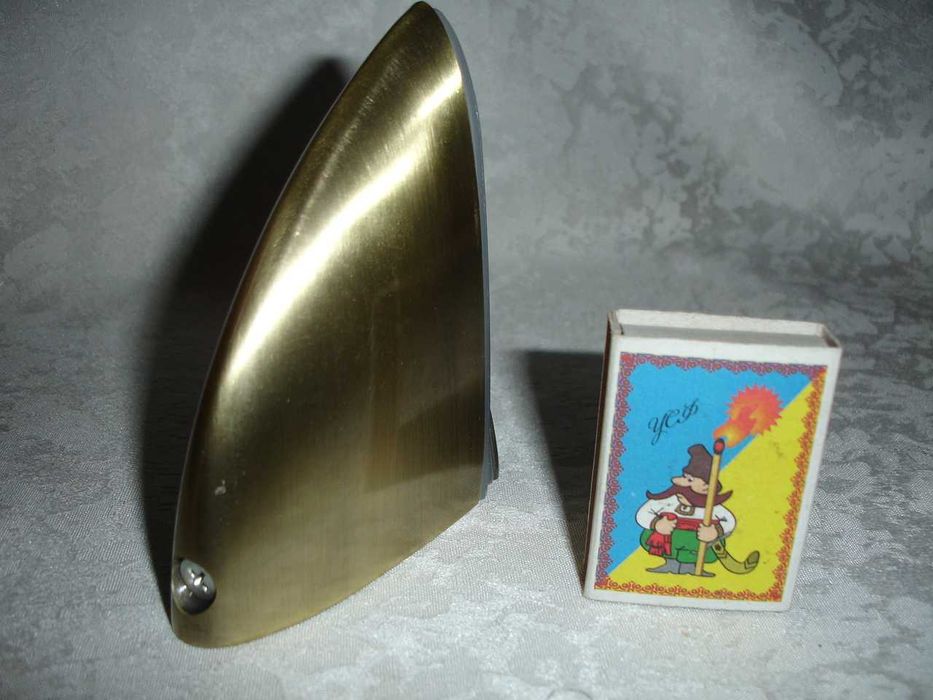 Для ПОЛИЦІ - тримач ПЕЛІКАН 100 х 70 х 38 мм. НОВИЙ. Під бронзу.