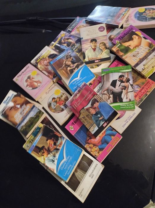 Książki Harlequin 25 sztuk za 22 PLN