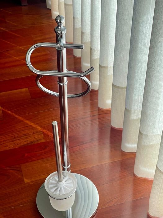 Toalheiro porta-rolos com piaçaba inox