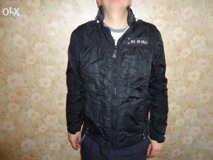 Курточка демисезонная Junker Casual Wear.На замочках компасы.