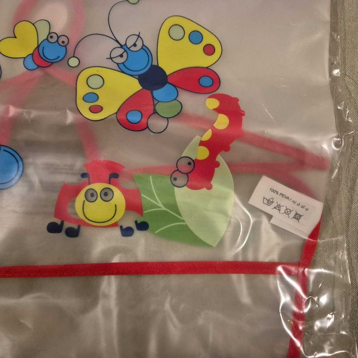 Babete com mangas e bolsa da SARO