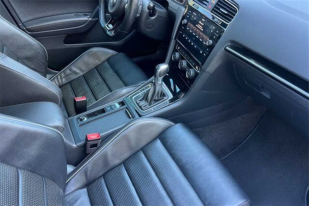 Volkswagen Golf R      2019