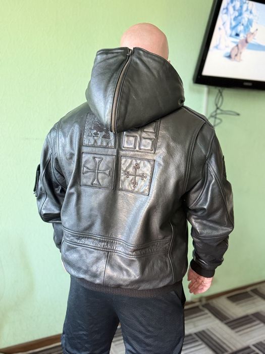 Очень тёплая зимняя flight jacket из 100% натуральной кожи телёнка, цвет — чёрный.