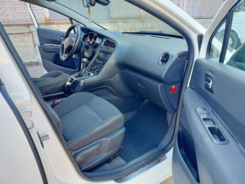 Пежо 5008 2012 рік, 1.6 дизель