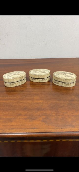 Lote de 3 caixinhas em osso (Scrimshaw).