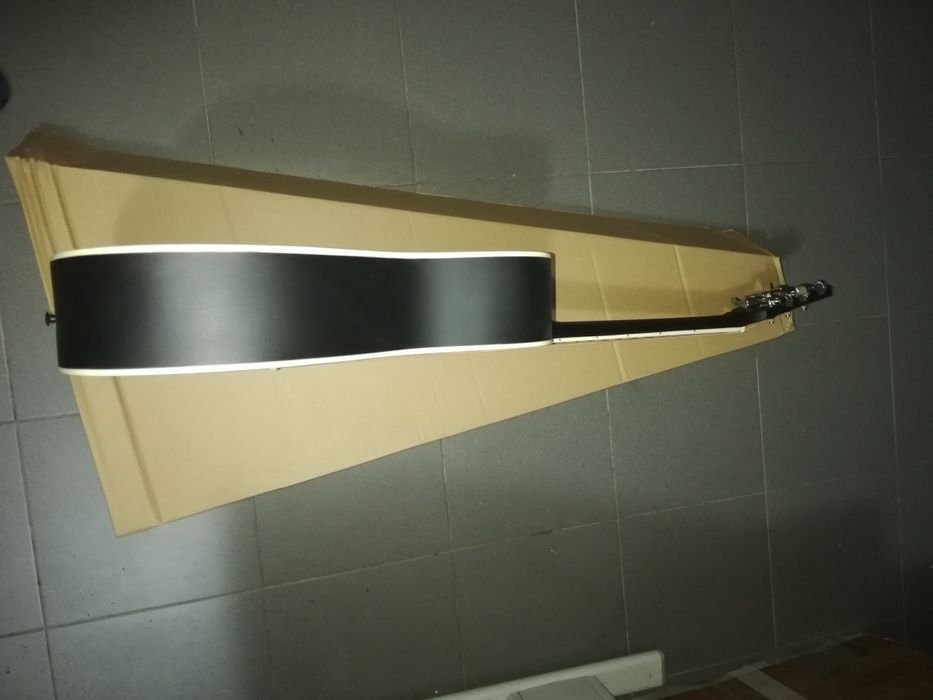 Guitarra western  preta