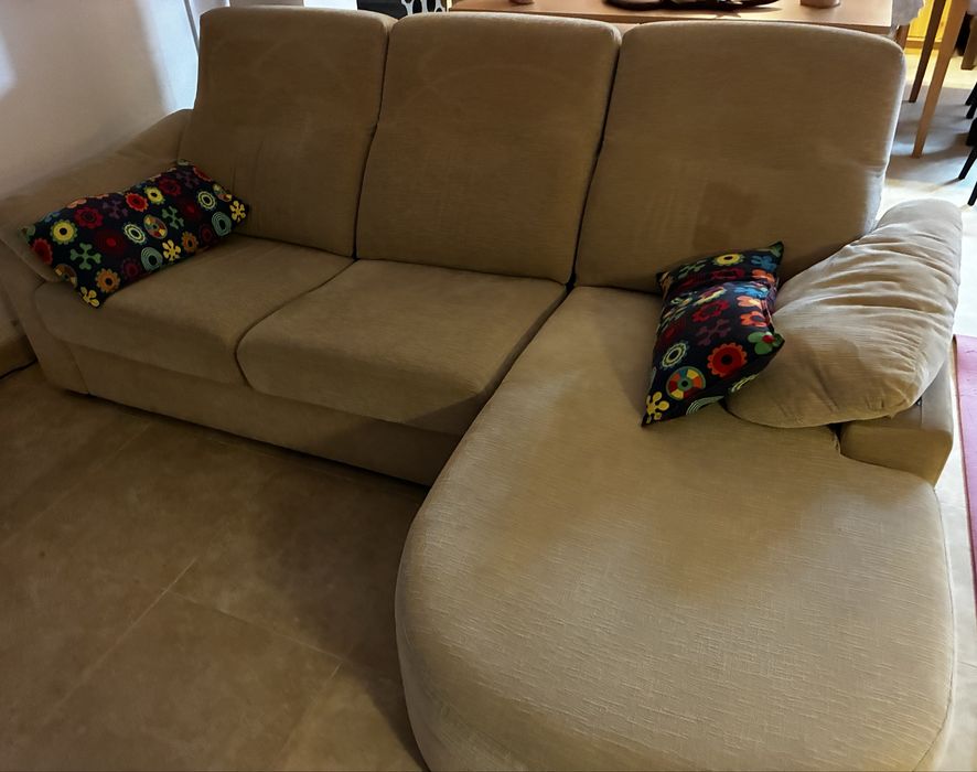 Sofá com chaise longue