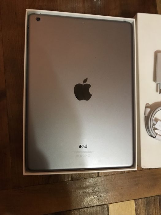 Айпад Аір дешево все працює