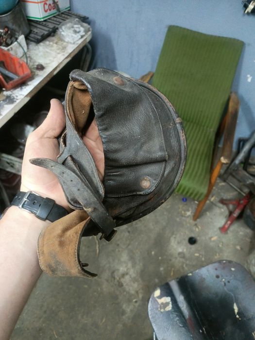 Stary PRL  kask  orzeszek  wyprzedaż garażowa kolekcji