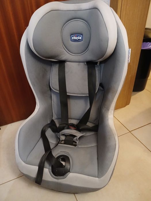 Duas cadeiras auto para destralhar uma delas com Isofix