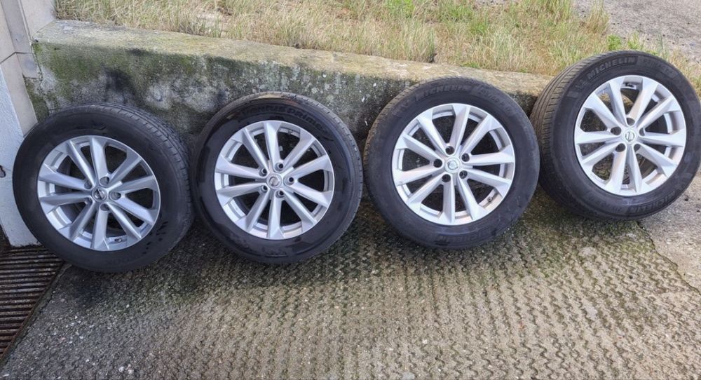 Jantes Nissan com pneus R17 5x114,3