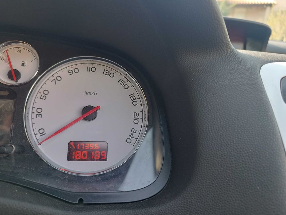 Carro Peugeot diesel cabrio