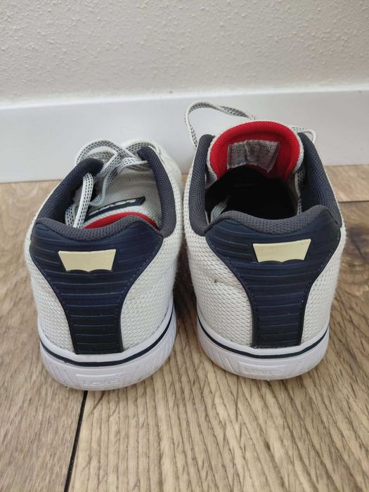Sneakersy marki Levi's 37