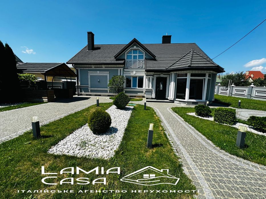 Продаж двох будинків на одной ділянці