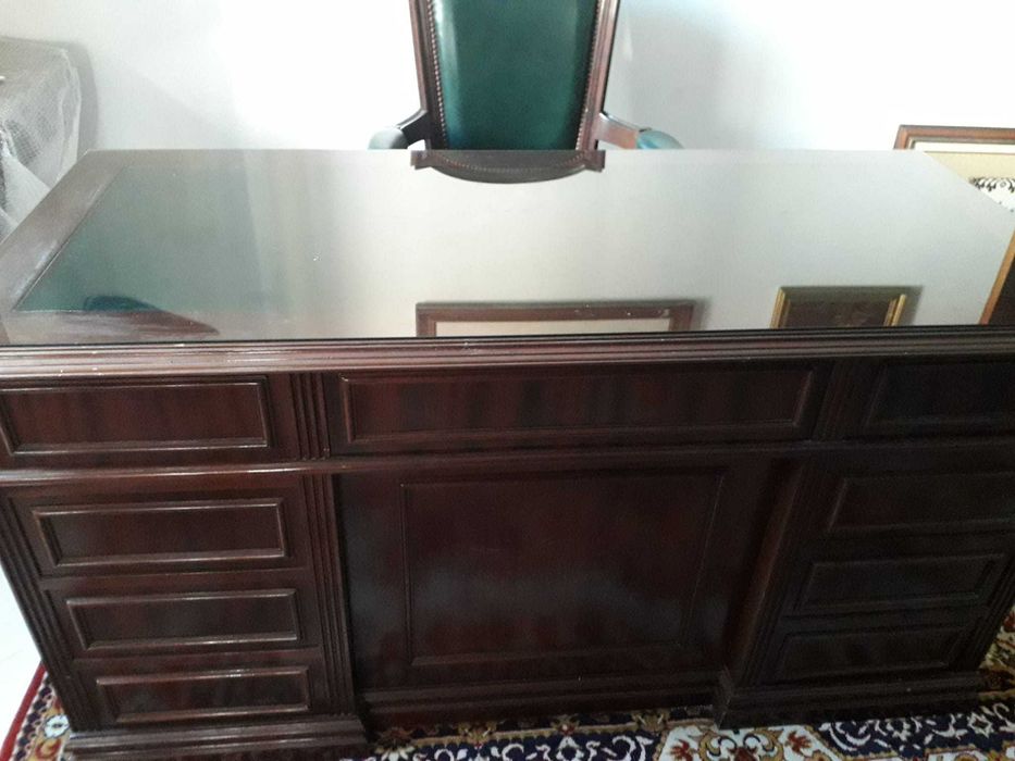 Mobiliário de Escritório em Mogno