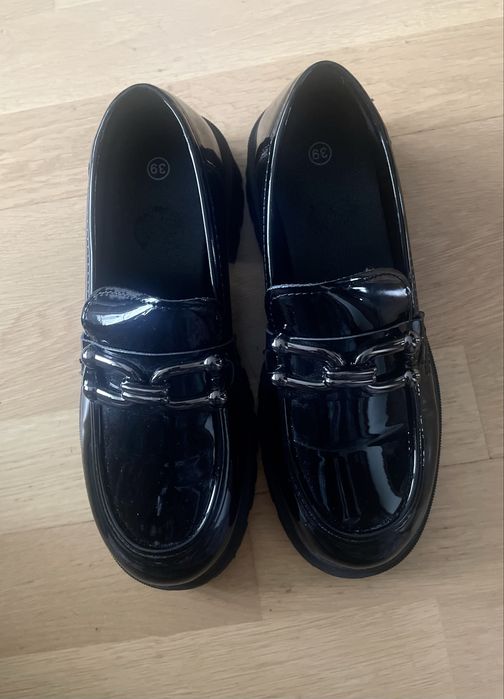 Buty mokasyny loafersy  lakierowane 39 czarne skóra j. Badura