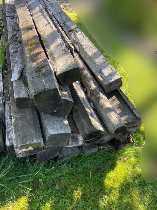 Bardzo stare podkłady drewniane do ogrodu
