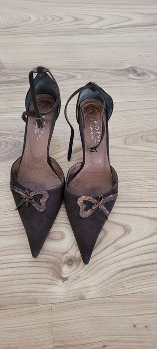 Buty    damskie na obcasie