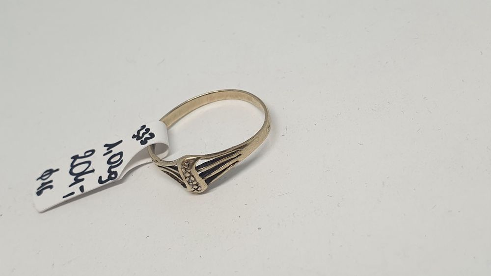 Pierścionek złoty 1.02g 333 r16 zielony komis madej gorlice