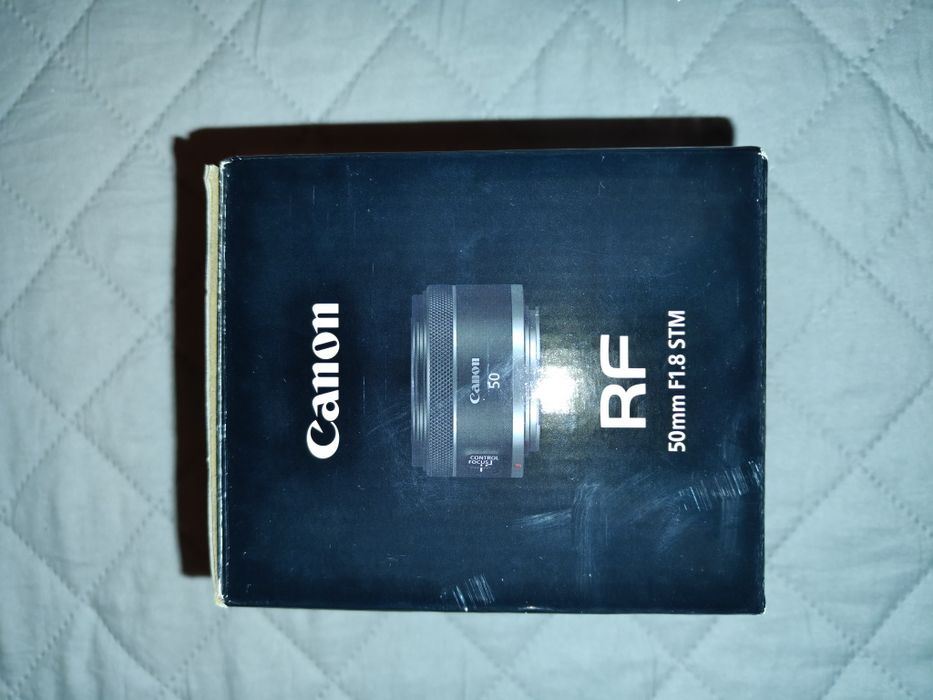 Objetiva Canon RF 50mm f/1.8
