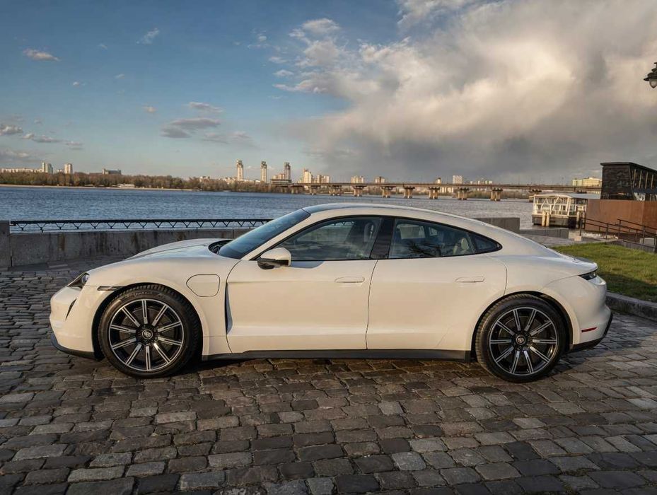 2021 Porsche Taycan RWD • 10 т\км• Отличное состояние