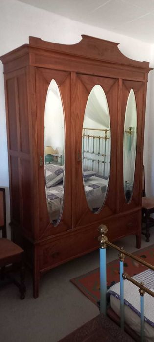 Roupeiro anos 30 / 40, em kambala clara