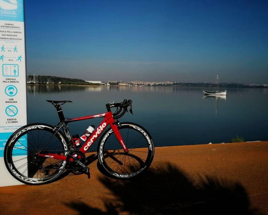 Cervelo S3 com rodas Cosmic