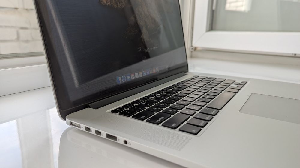 MacBook Pro 15 2015 - 16Gb ОЗУ, 512 Gb вбудованої пам'яті

- в хорошом