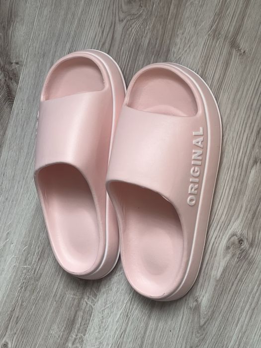 Nowe klapki pisnkowe damskie