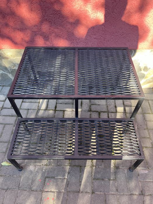 Сходинка з площадкою для банкомату, для дому.