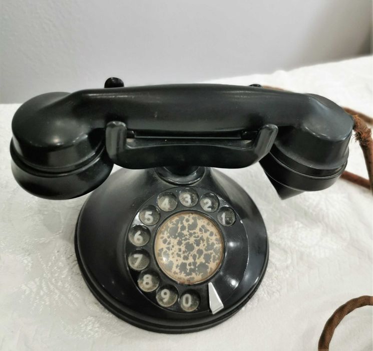 Telefone antigo em baquelite com ficha original