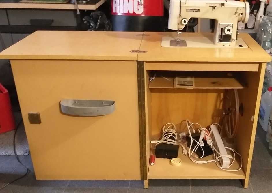 Maszyna do szycia z lat 80 tych PREDOM ŁUCZNIK 451 w super stanie