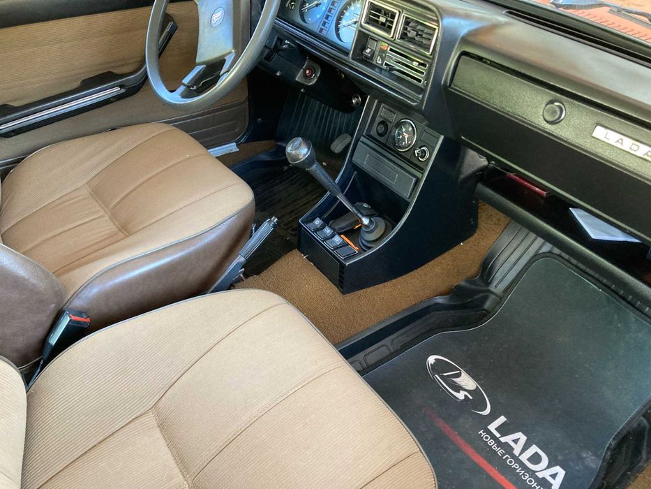 samochód Lada 2107