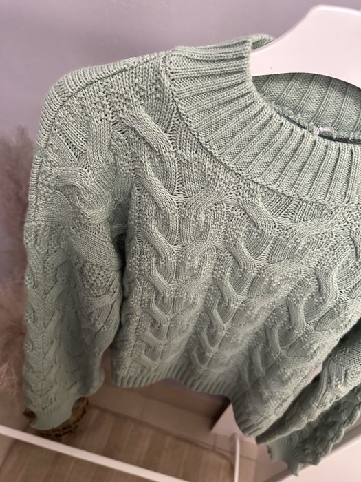 Sweter Latynka krótki warkoczowy splot szałwiowy kolor