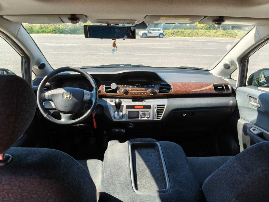 Samochód Honda FR-V