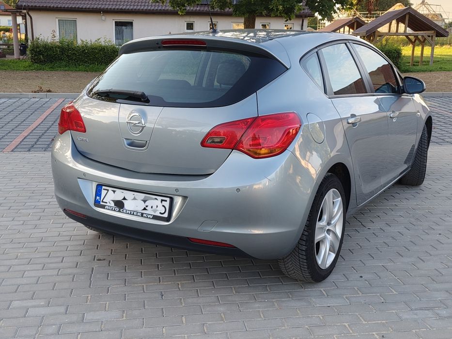 Astra J 1.6 benzyna 115km.