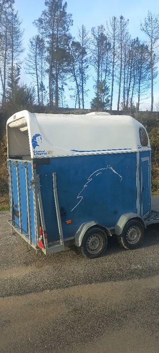 Atrelado para cavalos