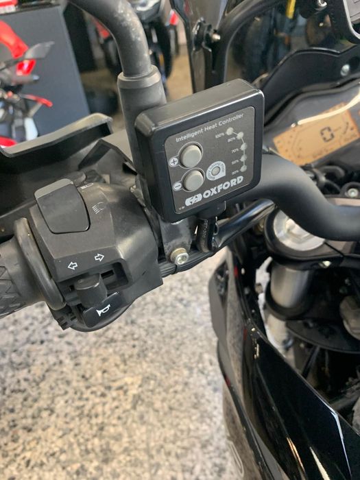 Benelli TRK 251 de 2021 com Top case e Malas Laterais. 3357 Kms
