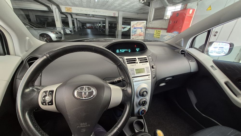 Toyota Yaris 1.0 VVT-i 69cv — 128.000 km — Excelente Estado