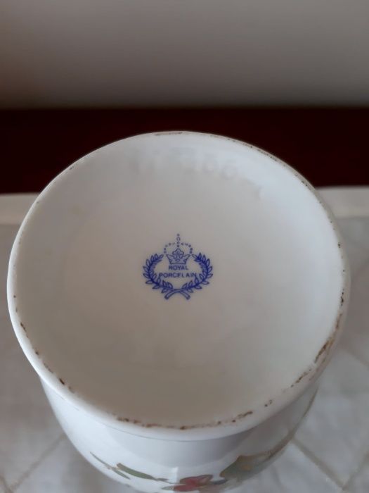 Jarra e Prato da Royal Porcelain