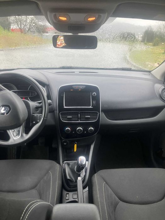 Renault Clio - Espaçosa e Económica