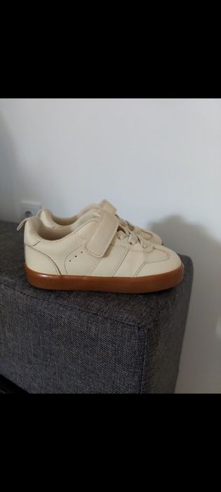 Дитячі кросівки hm