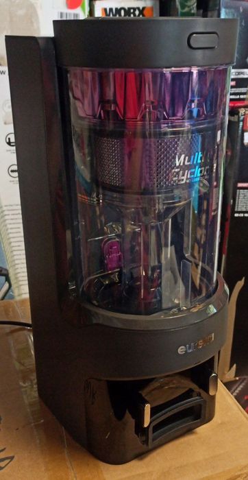 Robot sprzątający Eureka NERE10S czarny