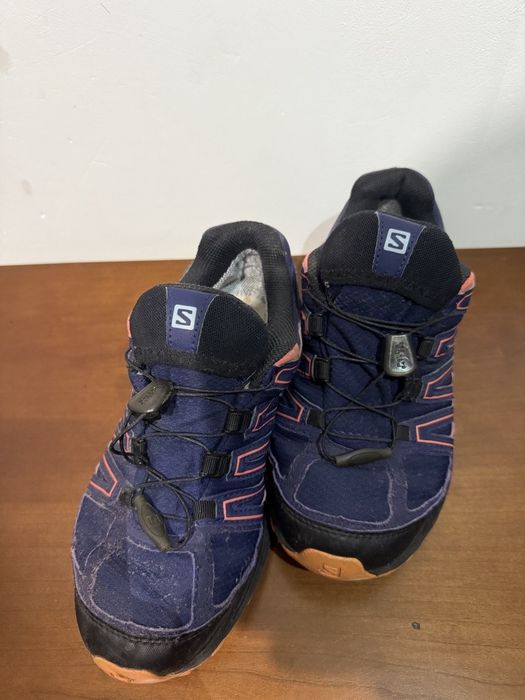 Кросівки жіночі SALOMON gore-tex  (розмір 38)