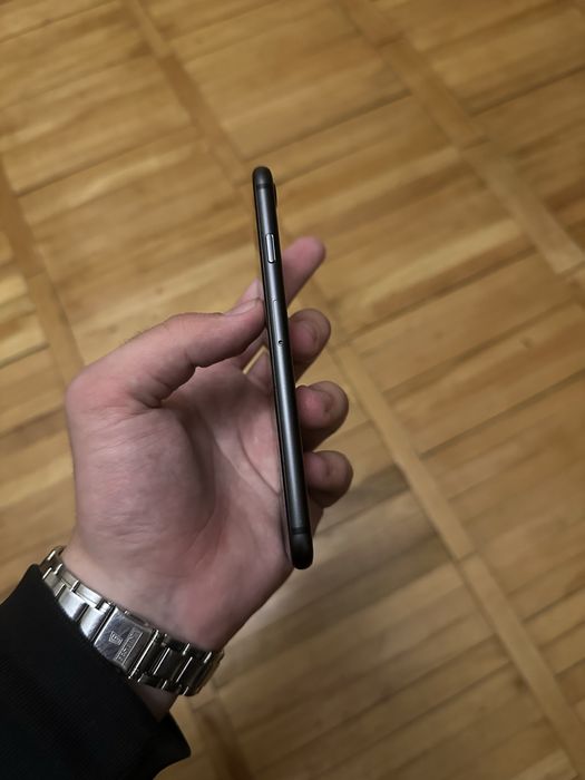 Продам iPhone 8 64gb Black