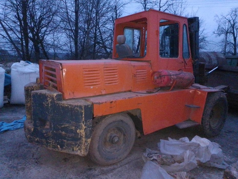 Вилочний погружчик