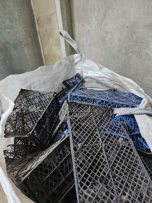 Продам лом пластикових ящиків