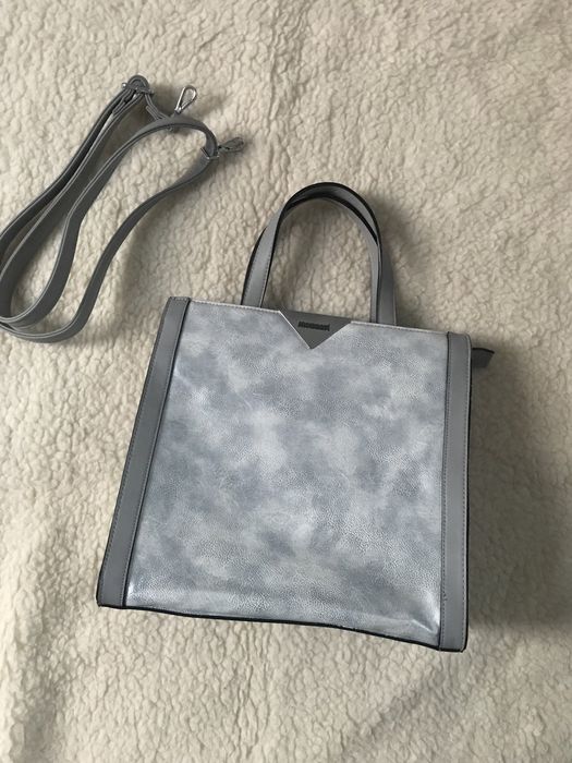 Duża srebrna elegancka torebka na ramię, do ręki Monnari