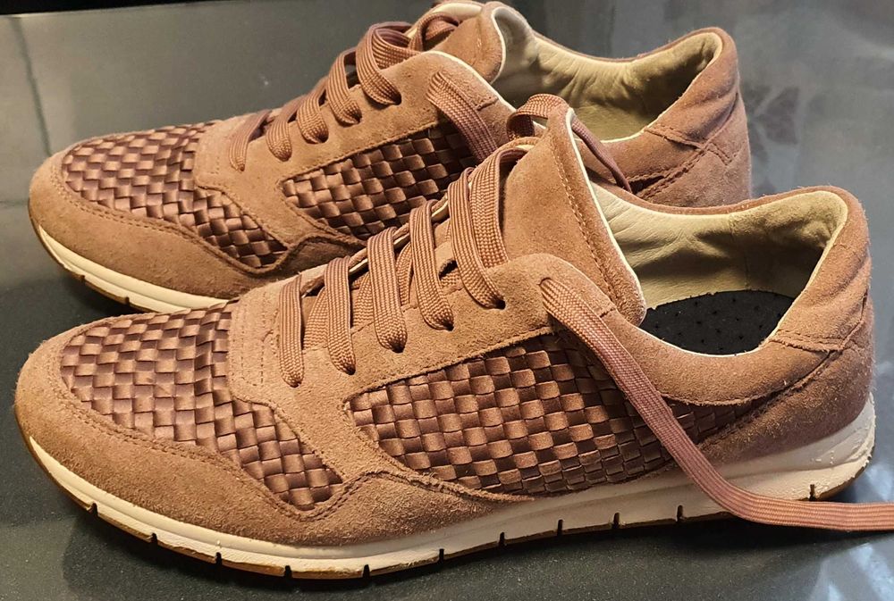 Оригінальні кросівки GEOX.яскраві