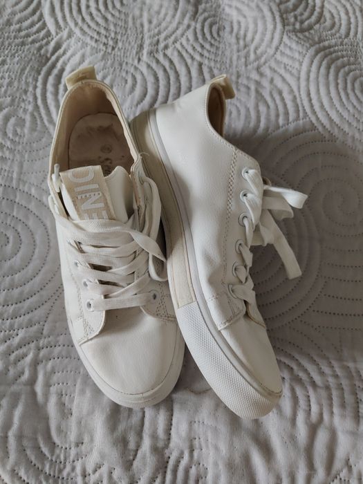 Buty dziewczęce lub damskie
